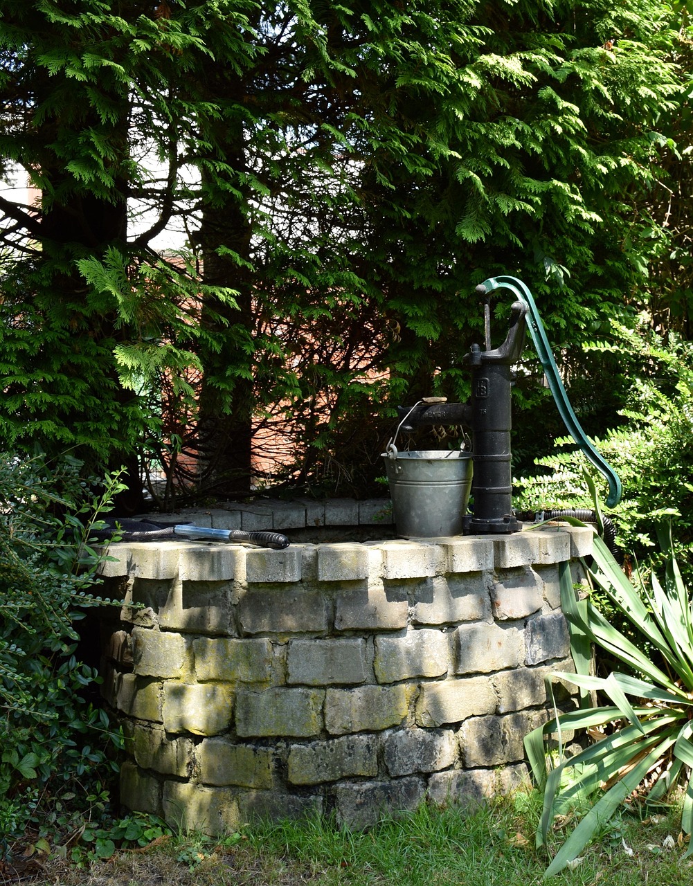 pump, nature, fountain, garden pump, hand pump, water, garden, wet, water fountain, flow, garden irrigation, idyll
